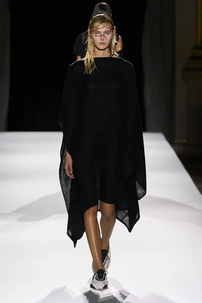 Look 18